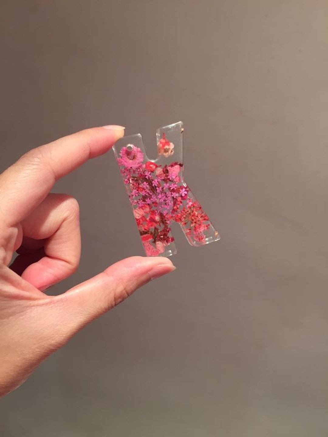 Oone_n_Only Handmade 押花字母锁匙扣 - 吊饰 - 塑料 