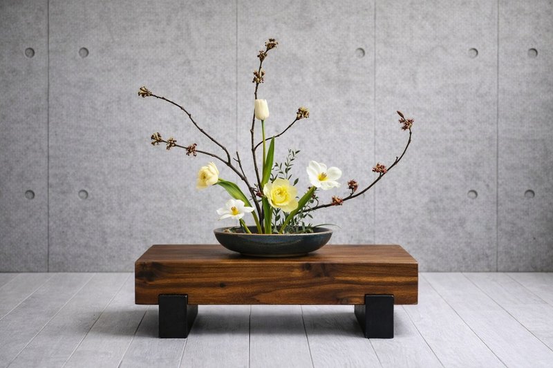 实木摆饰台 花台 画架 壶 摆设 小几 实木 简约 日本制造 纯木家具 凳子 设计 stool - 花瓶/陶器 - 木头 咖啡色