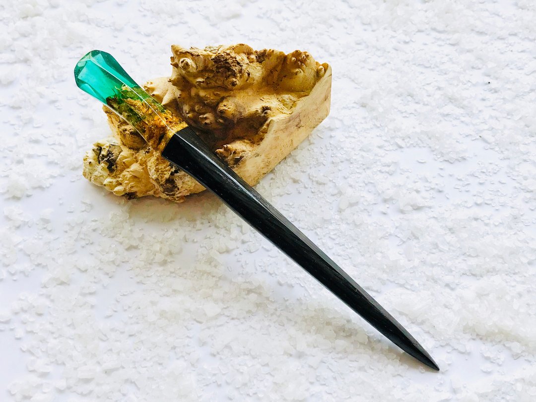 Wooden hair stick, Hair pin with green resin and gold foil, Hair Accessorie - 发饰 - 木头 绿色
