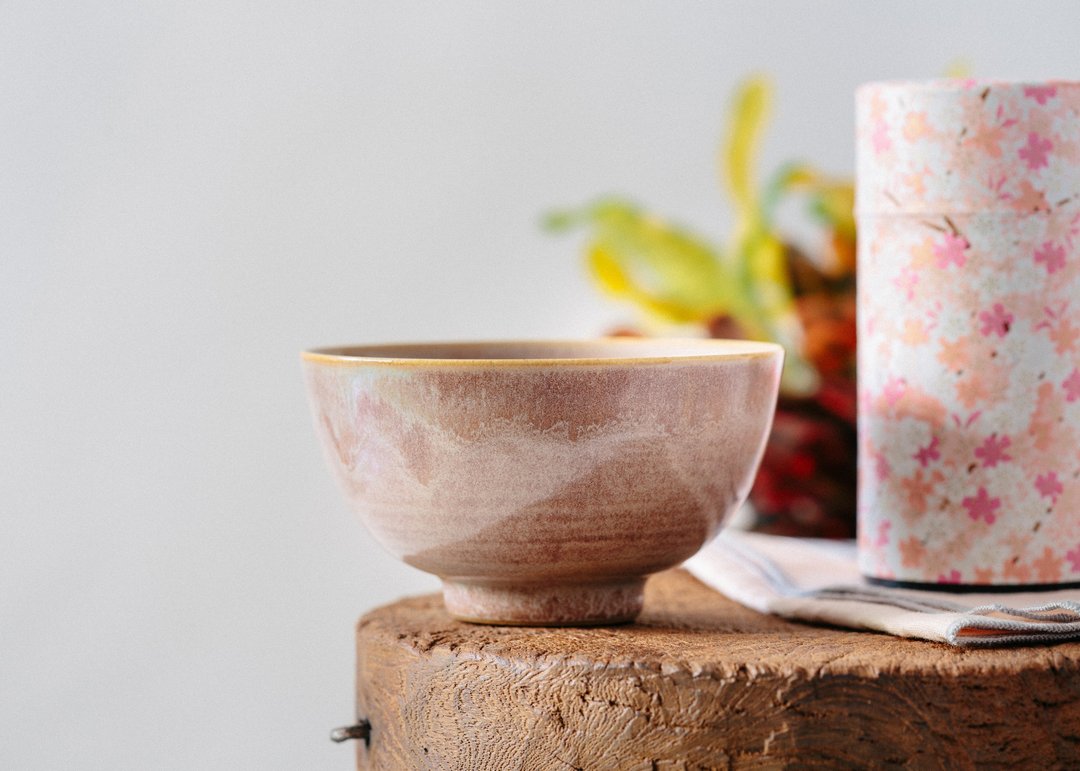 NOMI. Classic Matcha Bowl In Original Rose Pink Glaze - 碗 - 陶 粉红色