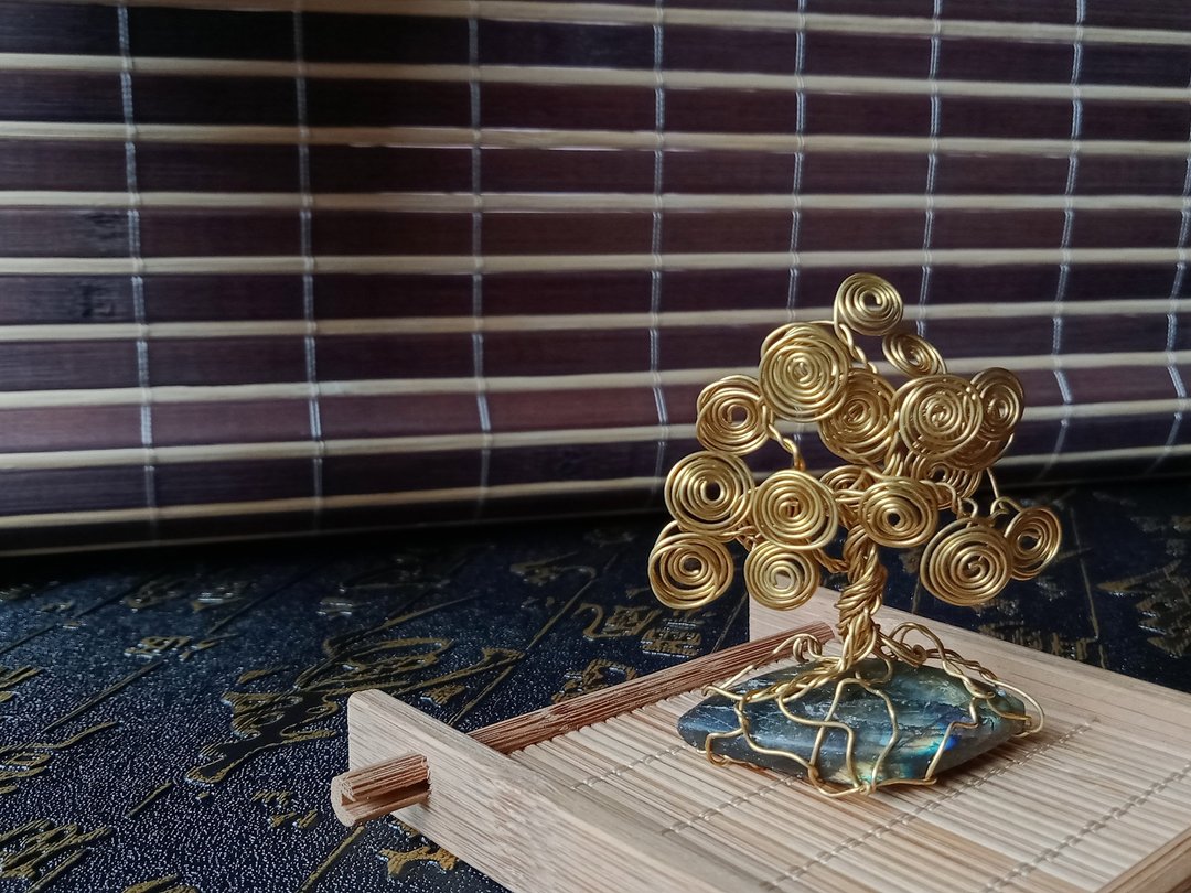 佚名山河。摆饰。钱钱树。生命树。拉长石。金属编织 - 摆饰 - 水晶 金色