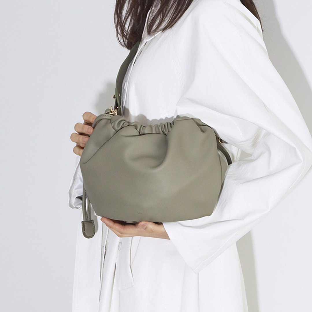 韩国制 Prim Vegan Leather 餃子包包 (KHAKI) - 侧背包/斜挎包 - 环保材料 