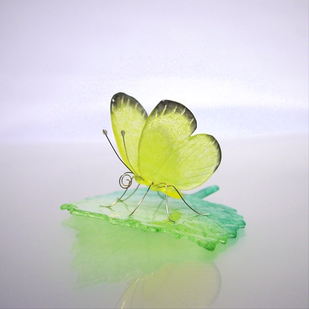 Glass butterfly yellow butterfly on leaf - 摆饰 - 玻璃 黄色