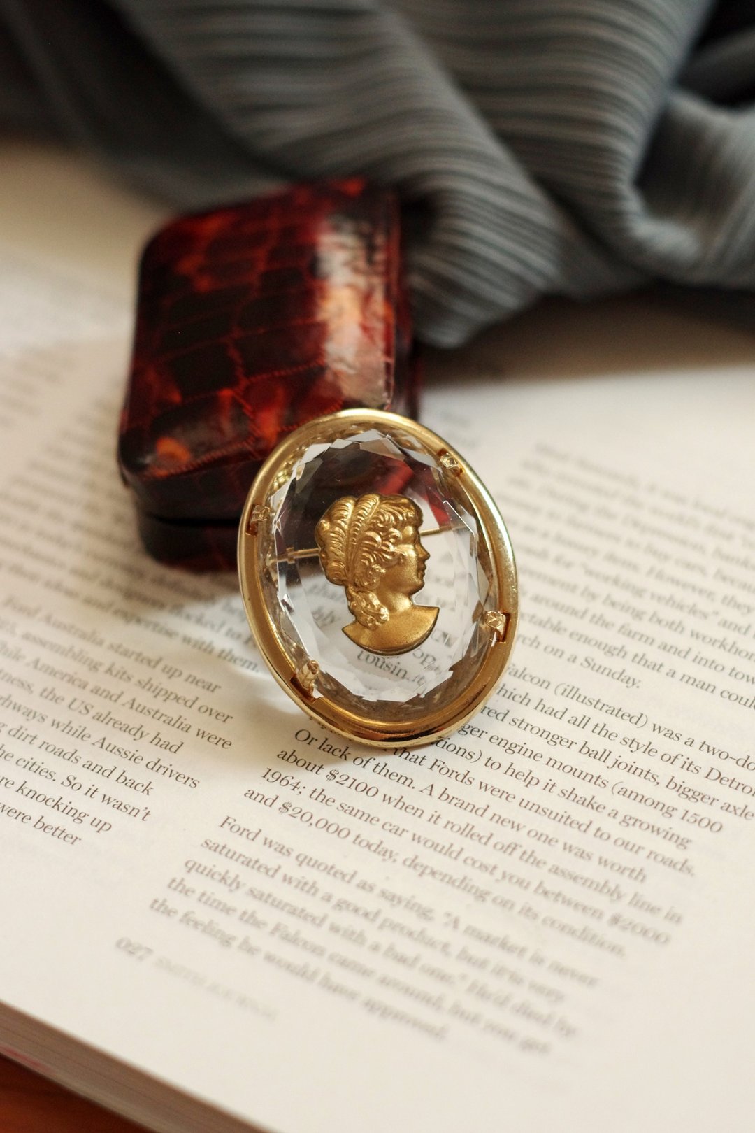 古董 Vintage 金色仕女透明玻璃 WARNER 别针胸针 Cameo - 胸针 - 其他金属 金色