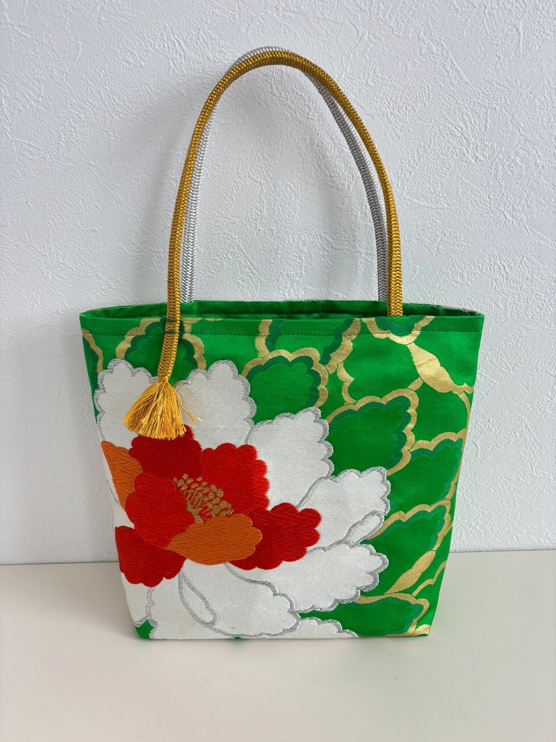 腰带再造 绿底大朵牡丹托特包 - 手提包/手提袋 - 丝．绢 绿色