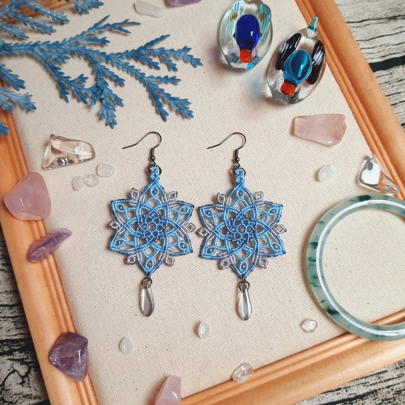 E054-手工编织曼陀罗花系列耳环 - 耳环/耳夹 - 尼龙 蓝色