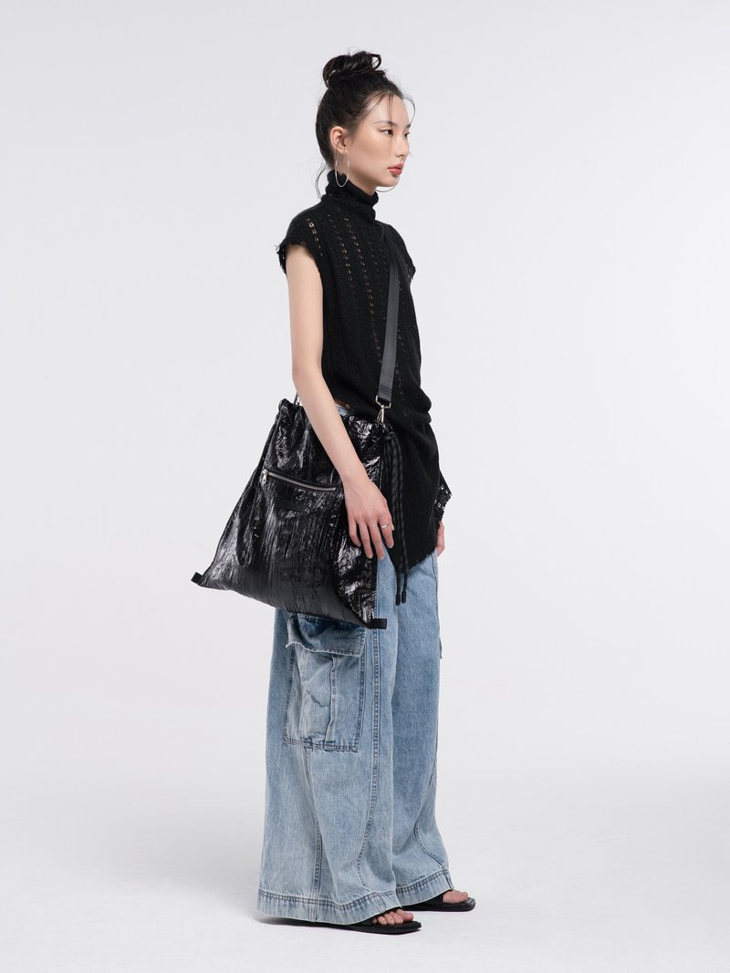 HIDDENNOTES/无性别大容量抽绳双肩包 可单肩斜挎多用途抽绳袋 - 束口袋双肩包 - 人造皮革 黑色