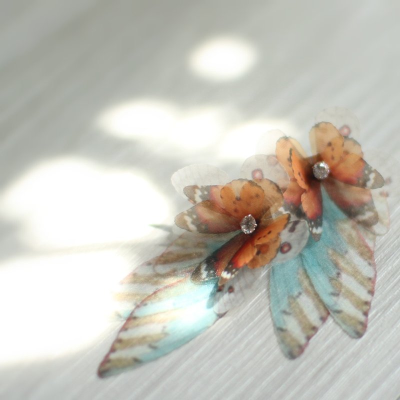 蝴蝶薄纱耳环一对&水钻925银耳针式 pierced or clip-on earring - 耳环/耳夹 - 丝．绢 橘色