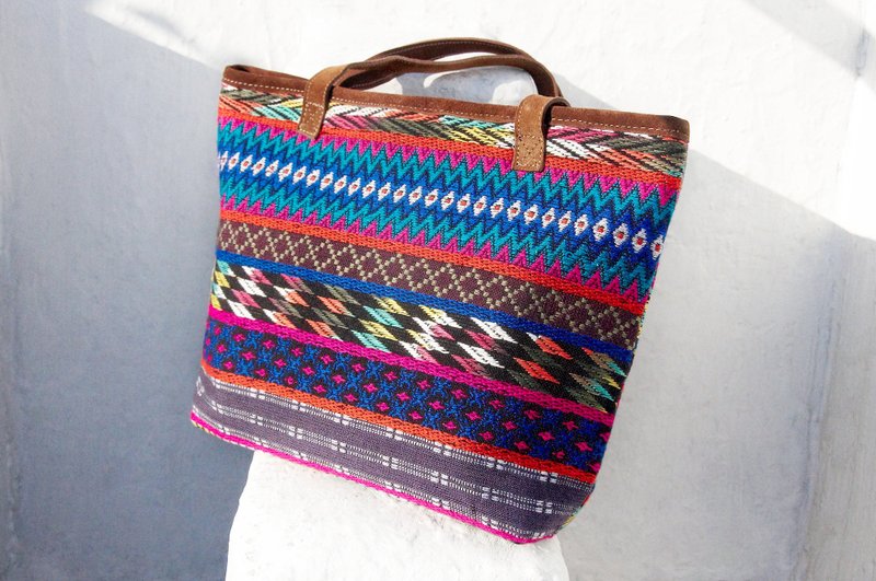 情人节礼物 快速到货 手工麂皮侧背包 / 刺绣侧背包 / 摩洛哥地毯风肩背包 / 波西米亚侧背包 / 民族拼接背包 - 南美编织奇幻地毯风 民族图腾 (限量一件) - 侧背包/斜挎包 - 棉．麻 多色