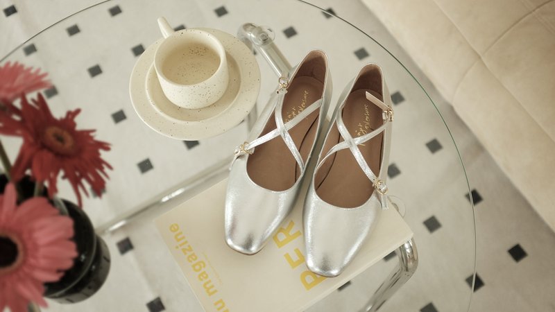 交叉系带! 花之圆舞曲玛莉珍鞋 银 全真皮 MIT- 羊皮银色 - 芭蕾鞋/娃娃鞋 - 真皮 银色