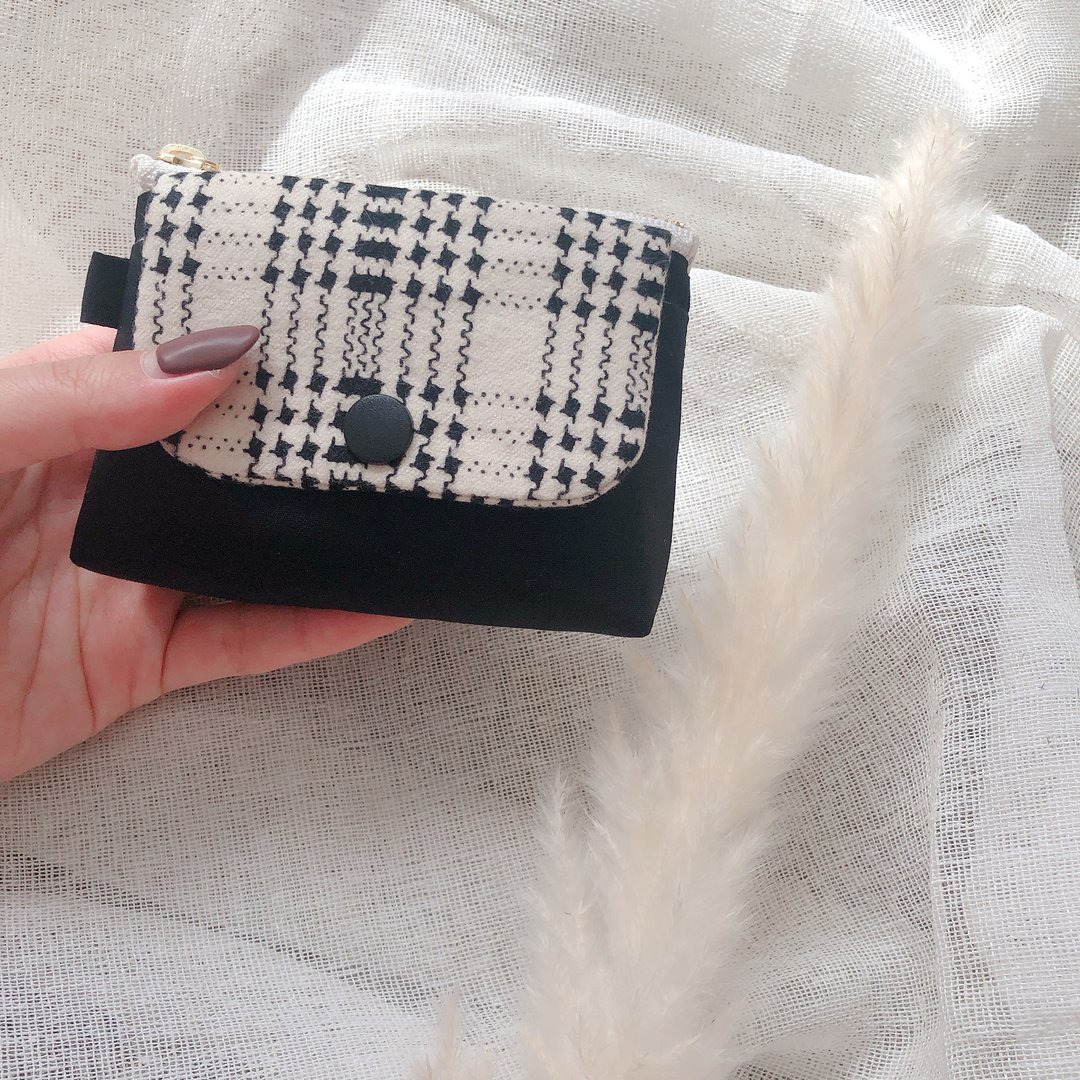 Coin purse Pouch Card holder For key holders and earphone holders - 化妆包/杂物包 - 棉．麻 黑色