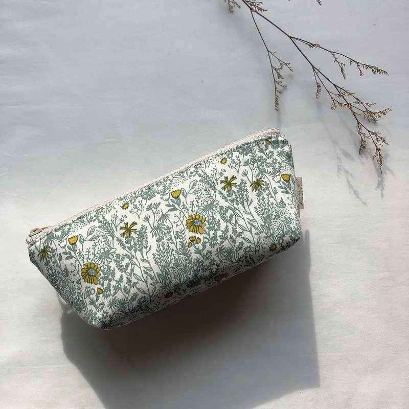 铅笔袋//笔袋 (小花花) - 铅笔盒/笔袋 - 棉．麻 