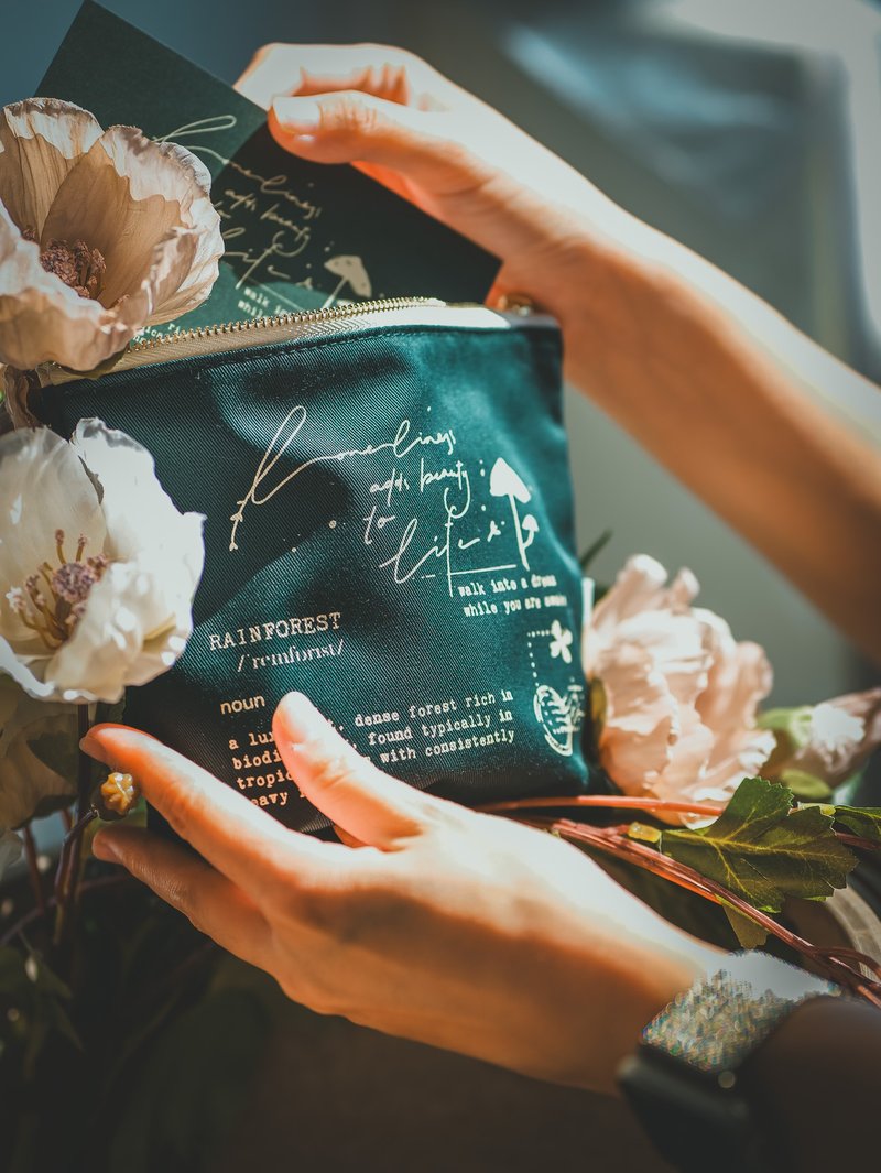 迷雾森林小物包 - 化妆包/杂物包 - 棉．麻 