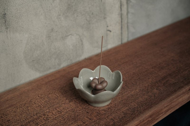 香座 l 冰湖蓝 花朵线香盘 l 两件式 - 香薰/精油/线香 - 陶 蓝色