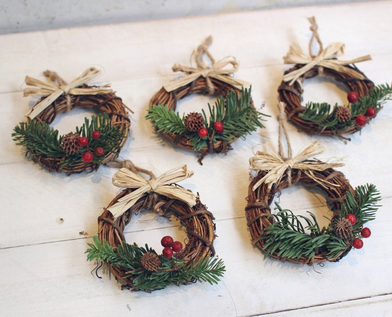 Flover芙拉设计 迷你诺贝松圣诞花圈 干燥花 - 植栽/盆栽 - 植物．花 