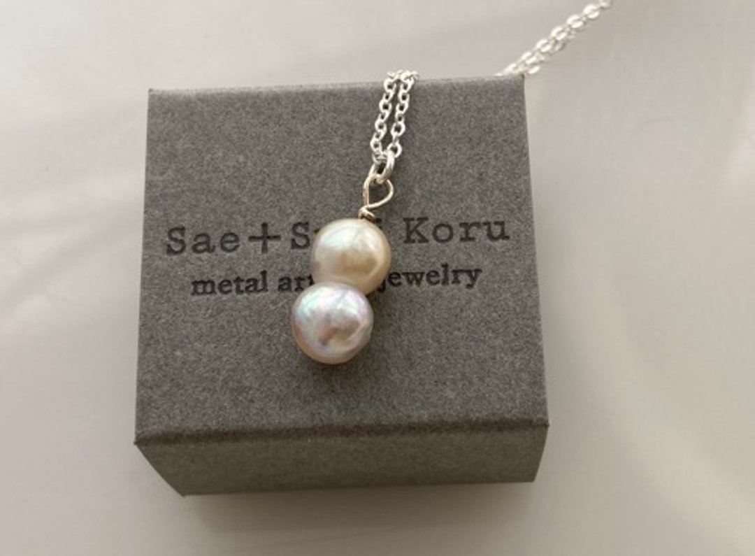 SV925 Twin Akoya Pearl ◇ Silver Pendant (Natural Color) - 项链 - 其他金属 