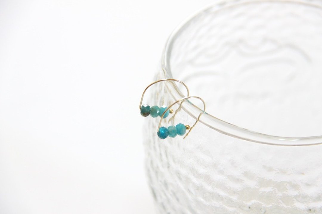 【礼物】磷灰石耳环 / Apatite Gemstone 14K GF earring - 耳环/耳夹 - 宝石 蓝色