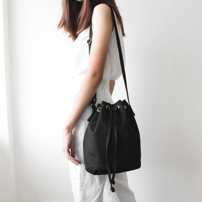 黑色 帆布水桶包 - 侧背包/斜挎包 - 其他材质 黑色