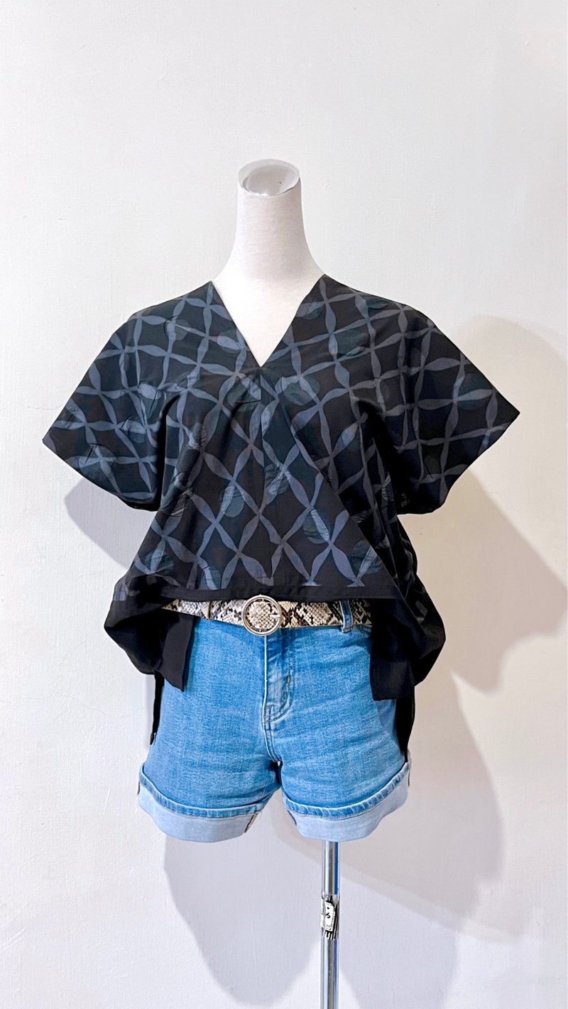 独一无二灰色几何网纹微立体圆形泡泡黑色四方衣四角衣 - 女装上衣 - 棉．麻 黑色