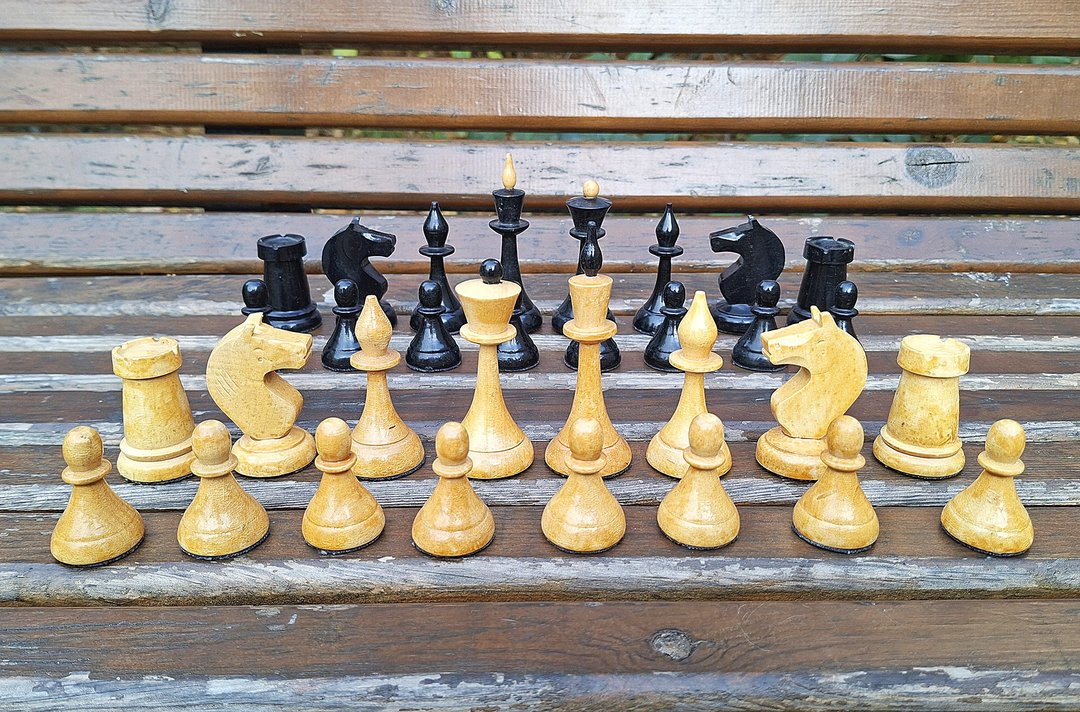 苏联木制棋子 Semenovskie — 1970 年代复古棋子，苏联制造 - 桌游/玩具 - 木头 