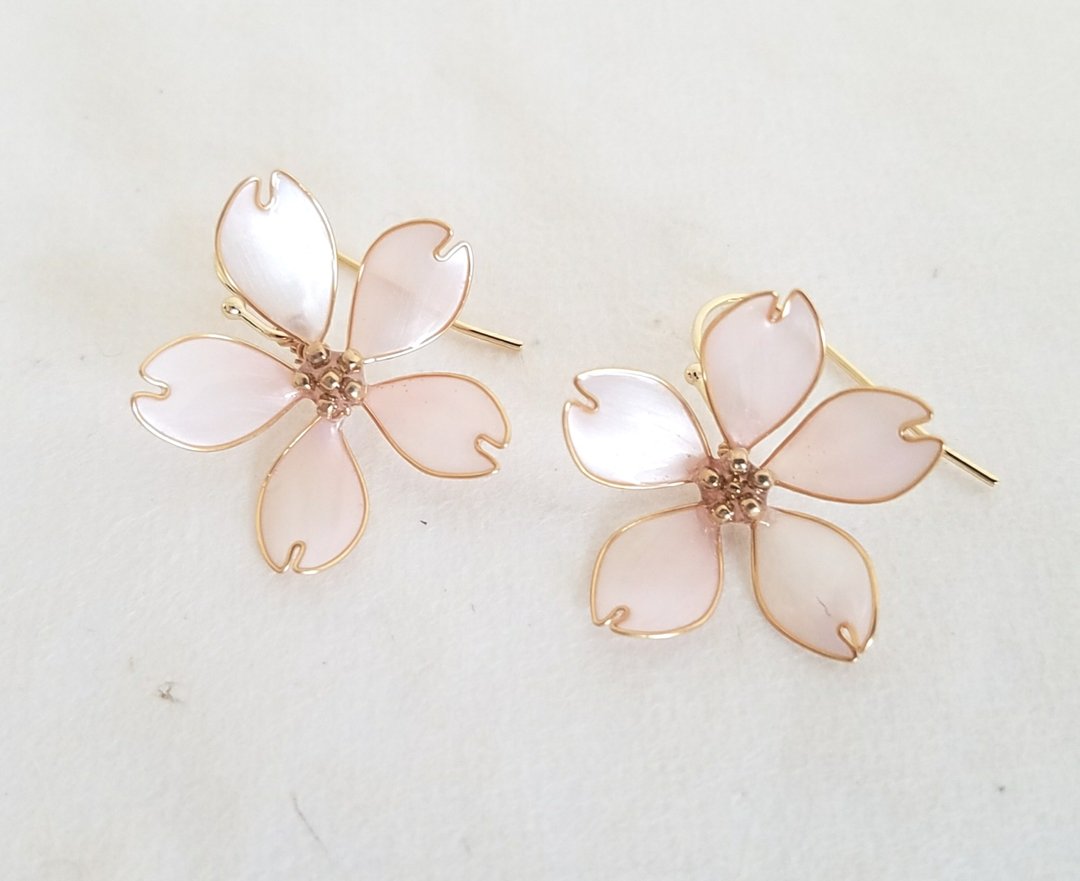 cherry blossom simple pierced/clip-on earrings - 耳环/耳夹 - 树脂 粉红色