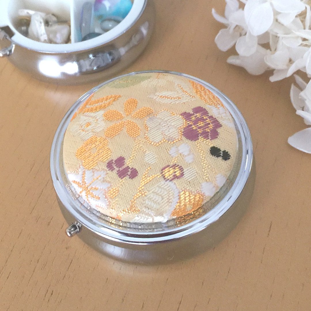 Pillbox with Japanese Pattern ( Large / 3 compartments / Silver ) - Brocade - 收纳用品 - 其他金属 金色