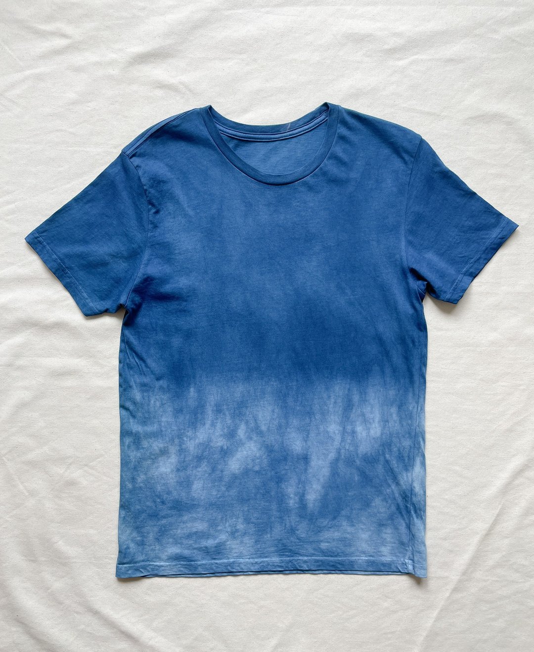 Made in Japan Midnight Blue Dark Night and Sea Indigo Dyed Organic Cotton T-shirt Indigo dyed indigo organic cotton JAPANBLUE - 女装 T 恤 - 棉．麻 蓝色