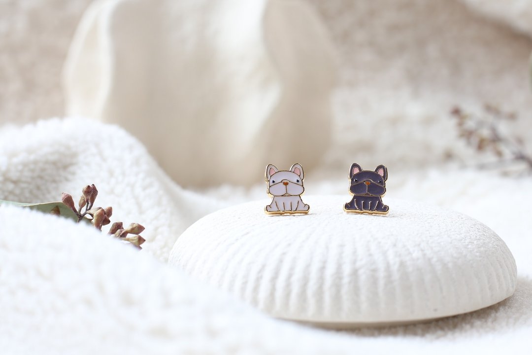 法斗 Frenchie 狗狗 低敏钢针 夹式耳环 手工饰品 生日礼物 - 耳环/耳夹 - 珐琅 多色
