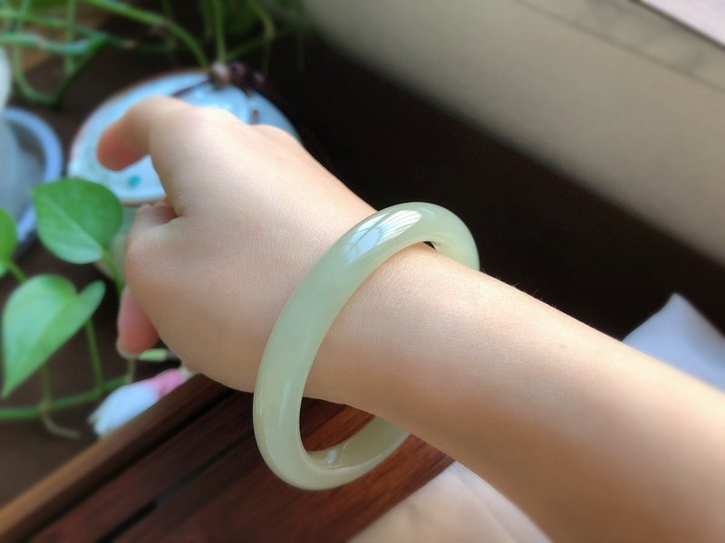 收藏级高冰晴水美玉镯 精致和田玉 料子冰润细腻 圈口54.7 - 手链/手环 - 玉石 