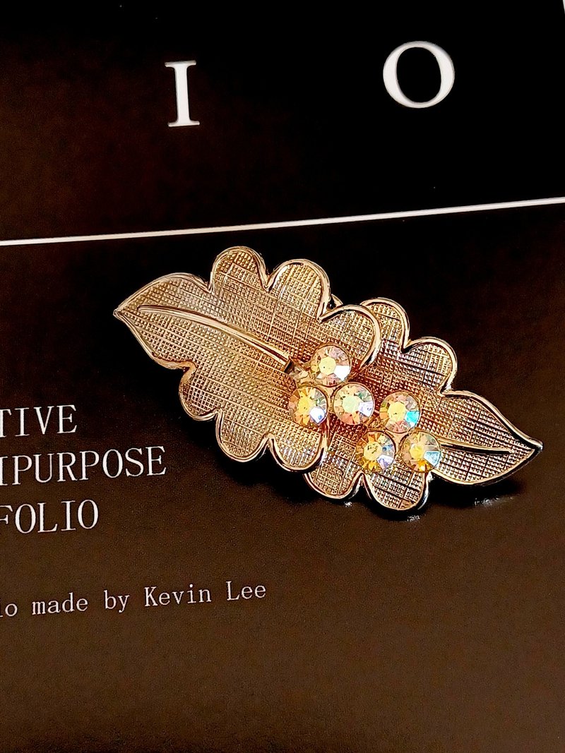 Avintage jewelry  典雅金色网格极光莱茵叶形 胸针 别针 - 耳环/耳夹 - 其他金属 