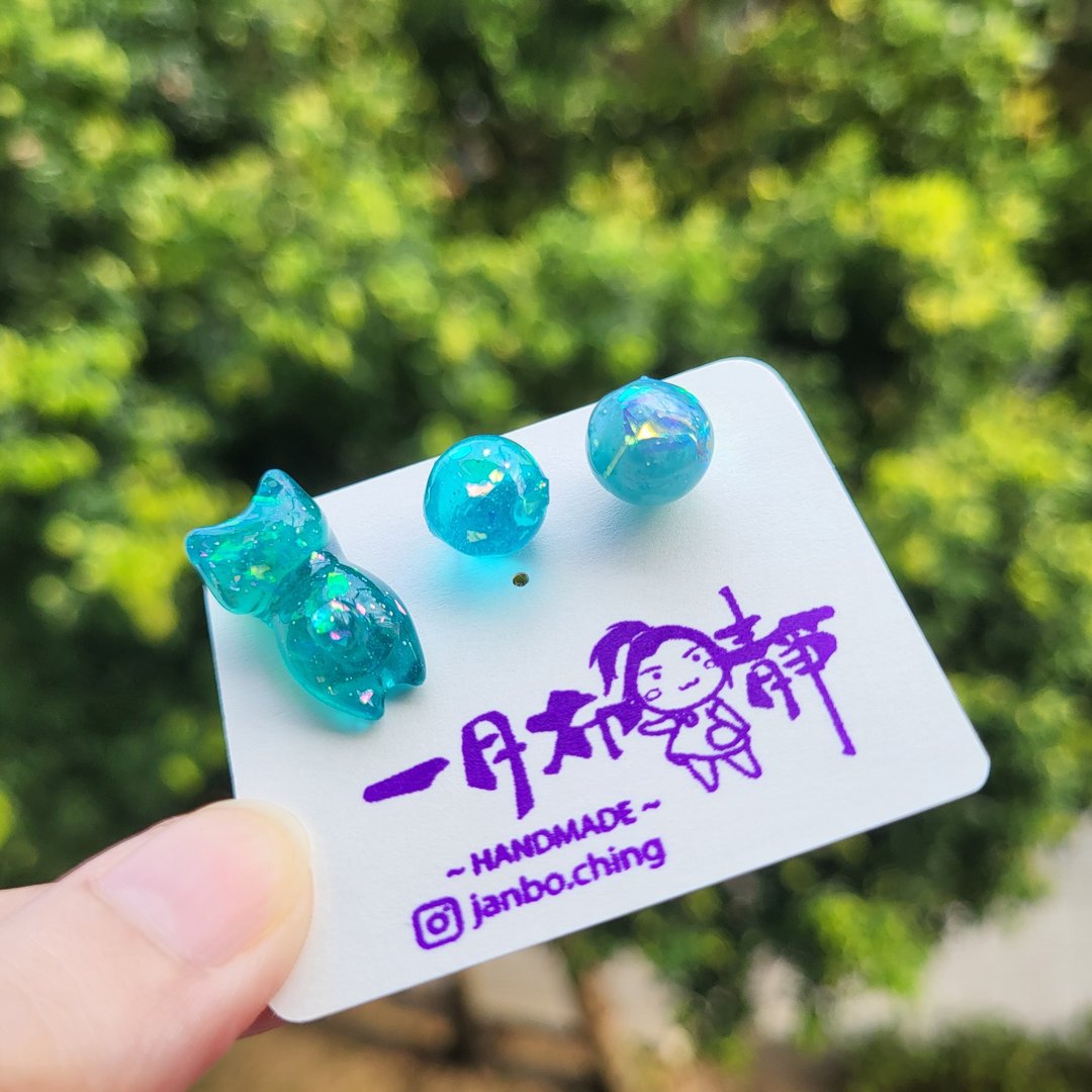 薄荷球猫耳环 - 耳环/耳夹 - 树脂 