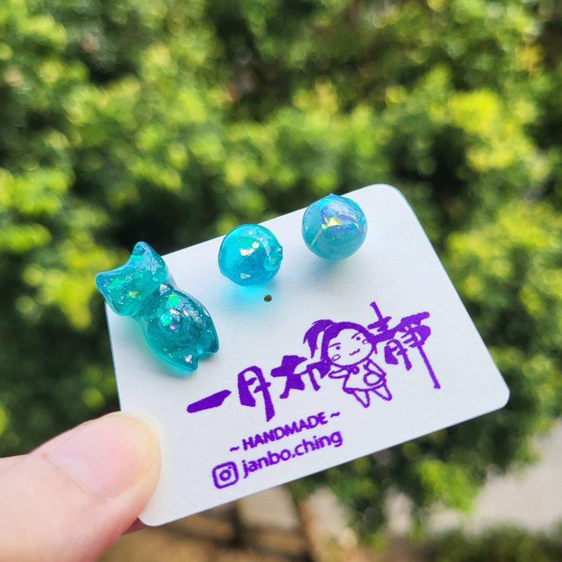薄荷球猫耳环 - 耳环/耳夹 - 树脂 