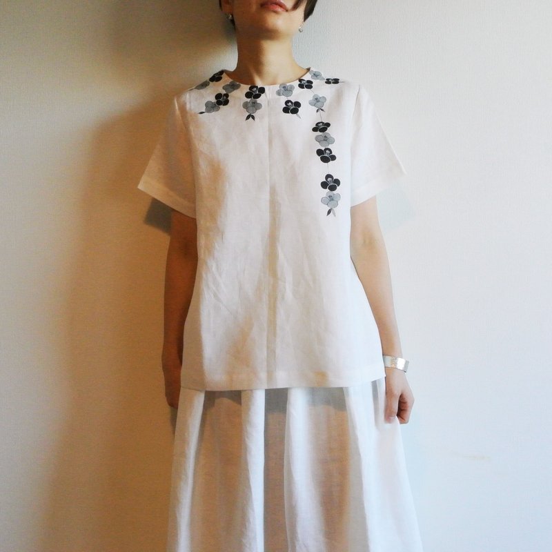 Linen/ short sleeve blouse white / camellia - 女装衬衫 - 棉．麻 白色