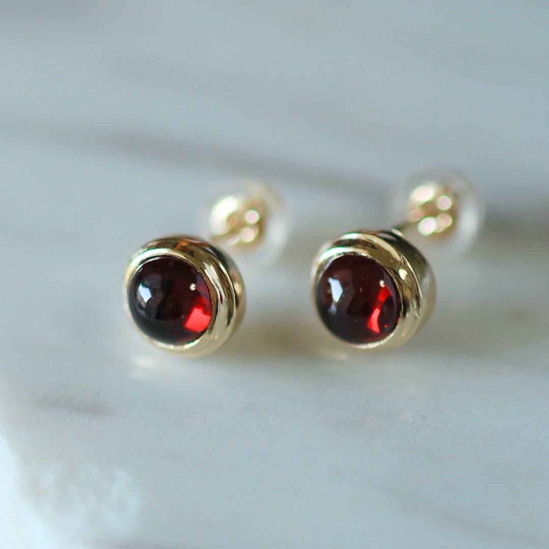 Purunto red fruit Garnet single pierced earring / K10 [Made-to-order] - 耳环/耳夹 - 宝石 红色