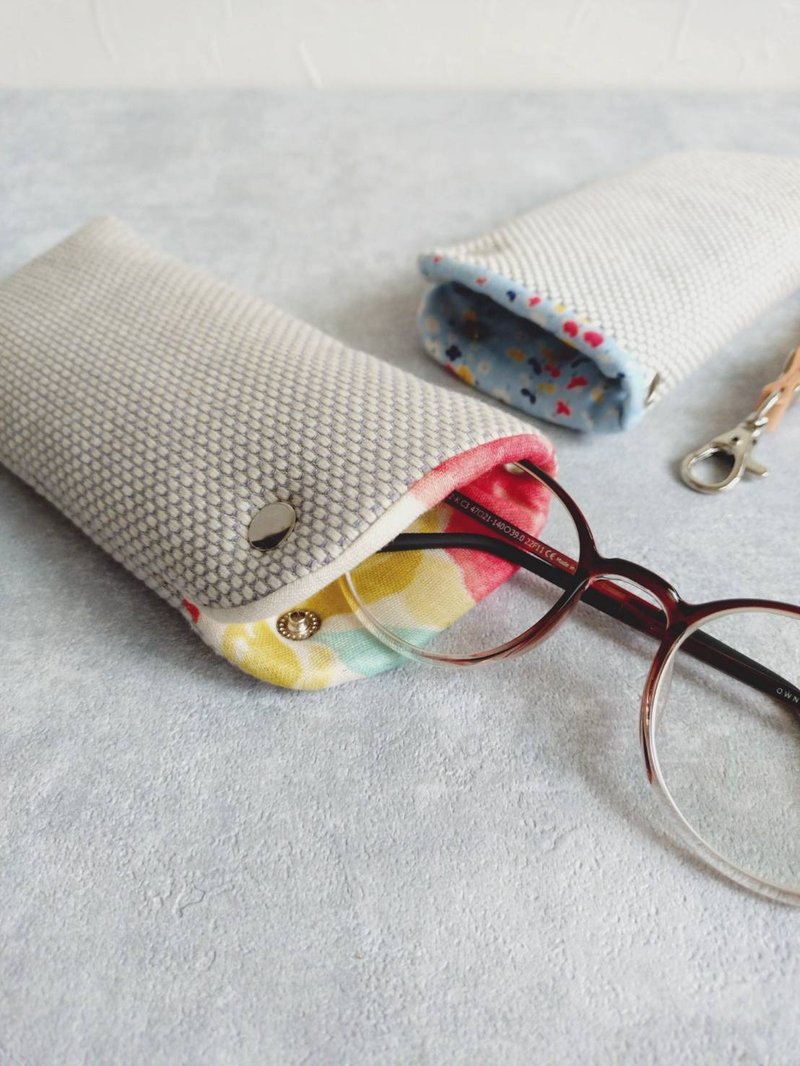 【BMG/铺棉眼镜袋】日本刺子布 灰白 内里二重纱 多色可选 - 眼镜盒/眼镜布 - 棉．麻 灰色