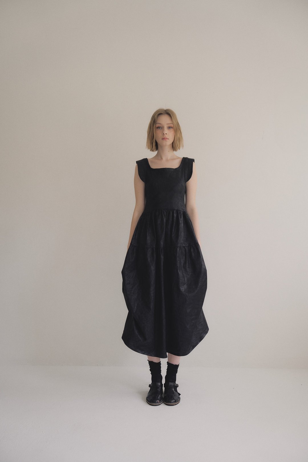 floral silhouette black dress 花苞廓形光泽感洋装 - 洋装/连衣裙 - 棉 黑色