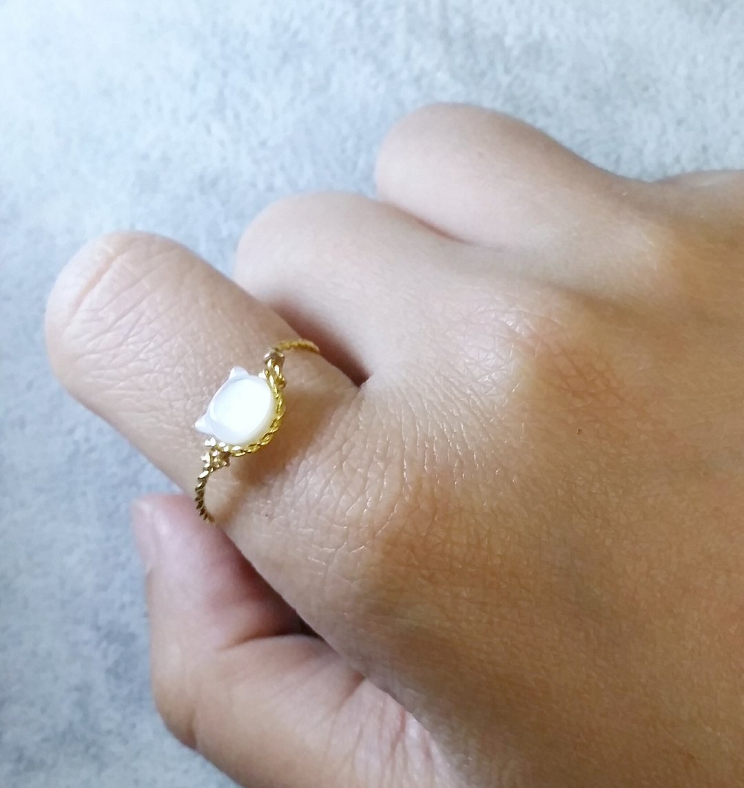 订制贝母猫头 镀金/镀银链条硬戒指 cat shape mother pearl gold-plated/silver-plate ring, please provide ring size when order - 戒指 - 宝石 白色