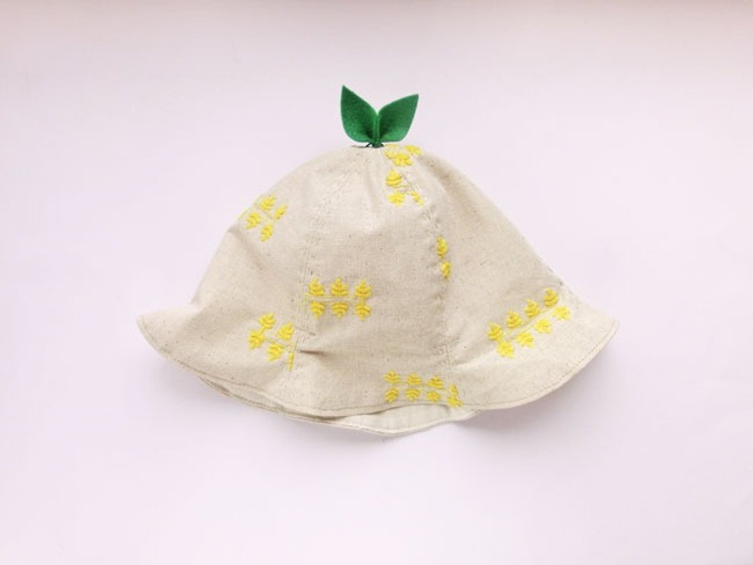 Grow Up! Leaf Hat for Baby &amp; Toddler / Embroidery Yellow - 围嘴/口水巾 - 棉．麻 白色