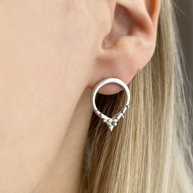 Unique style handmade silver earrings with tiny bubbles, Girlfriend gift idea - 耳环/耳夹 - 纯银 银色