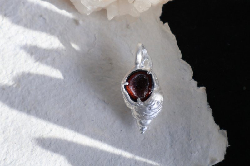 奇幻海洋生物 原创晶洞原石海螺纯银孤品吊坠 - 项链 - 纯银 银色