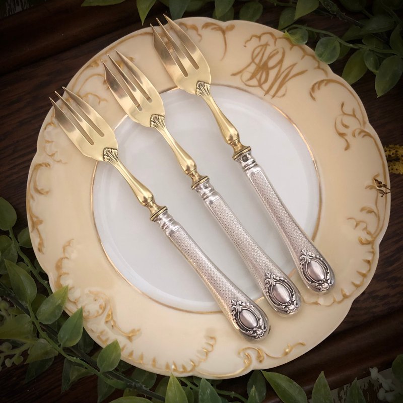 法国Art Nouveau时期guilloché纹饰纯银柄黄铜蛋糕叉 - 餐刀/叉/匙组合 - 纯银 粉红色