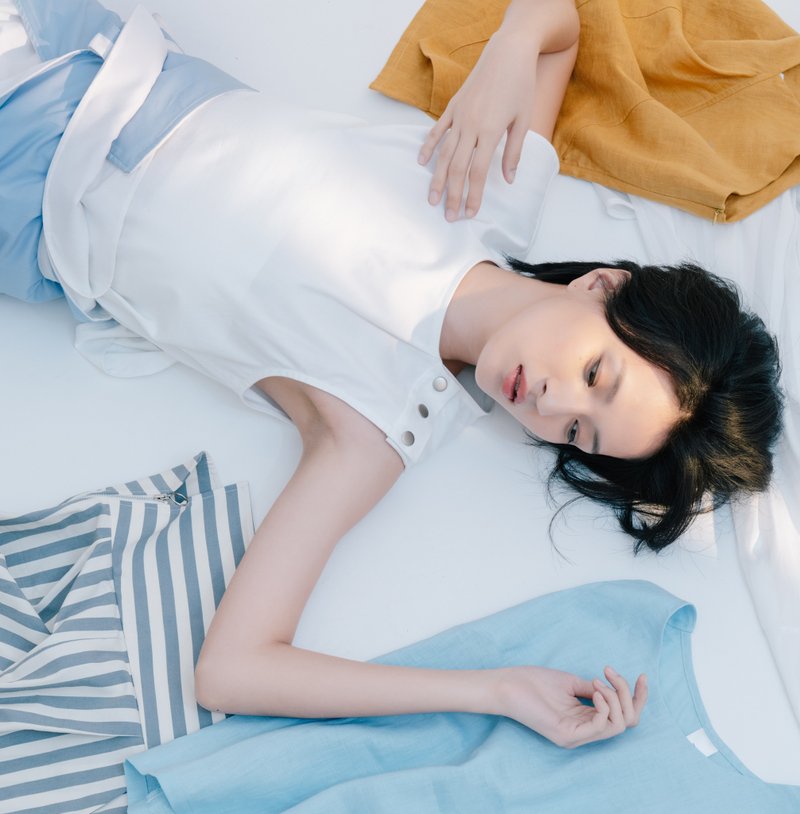 YIBO/不对称袖绑带上衣 - 女装上衣 - 棉．麻 白色