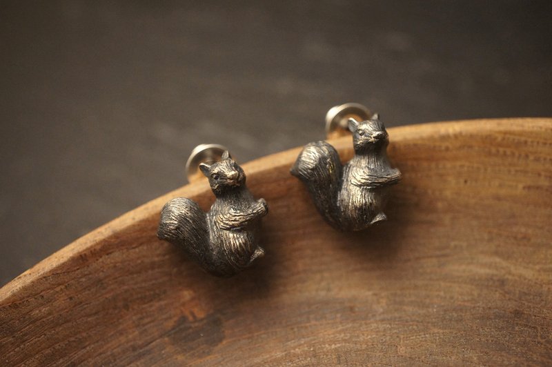 925 纯银松鼠耳环- 手作(MW E1003) - 耳环/耳夹 - 纯银 银色