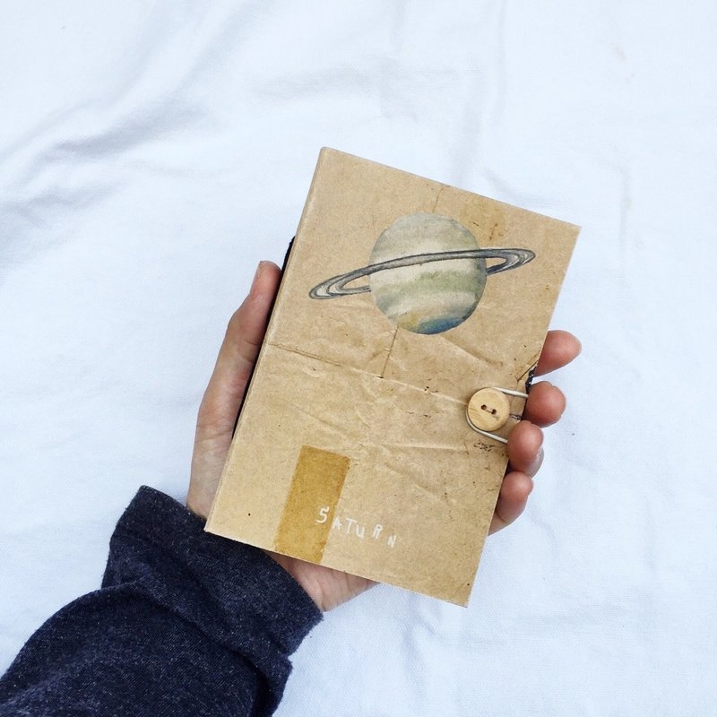 Saturn Notebook A6 (~ 9 x 13 CM). - 笔记本/手帐 - 纸 卡其色