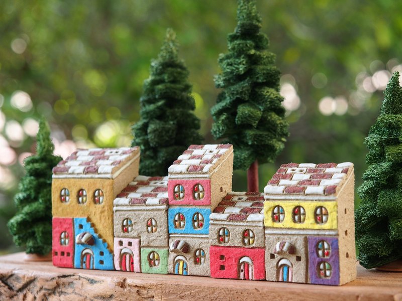 【彩绘村 Colorful Village 】- 手绘童话小陶屋-岩石灰色-红白屋顶 5件合购(不含木头配件跟手工树)接单订制 - 摆饰 - 陶 红色