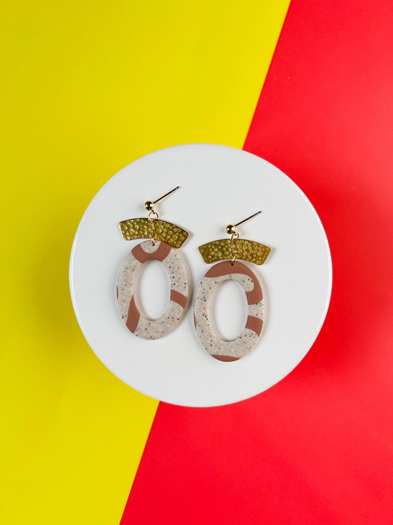 • 手工软陶耳环 • 灰沙线条椭圆形 (可改耳夹) - 耳环/耳夹 - 陶 咖啡色