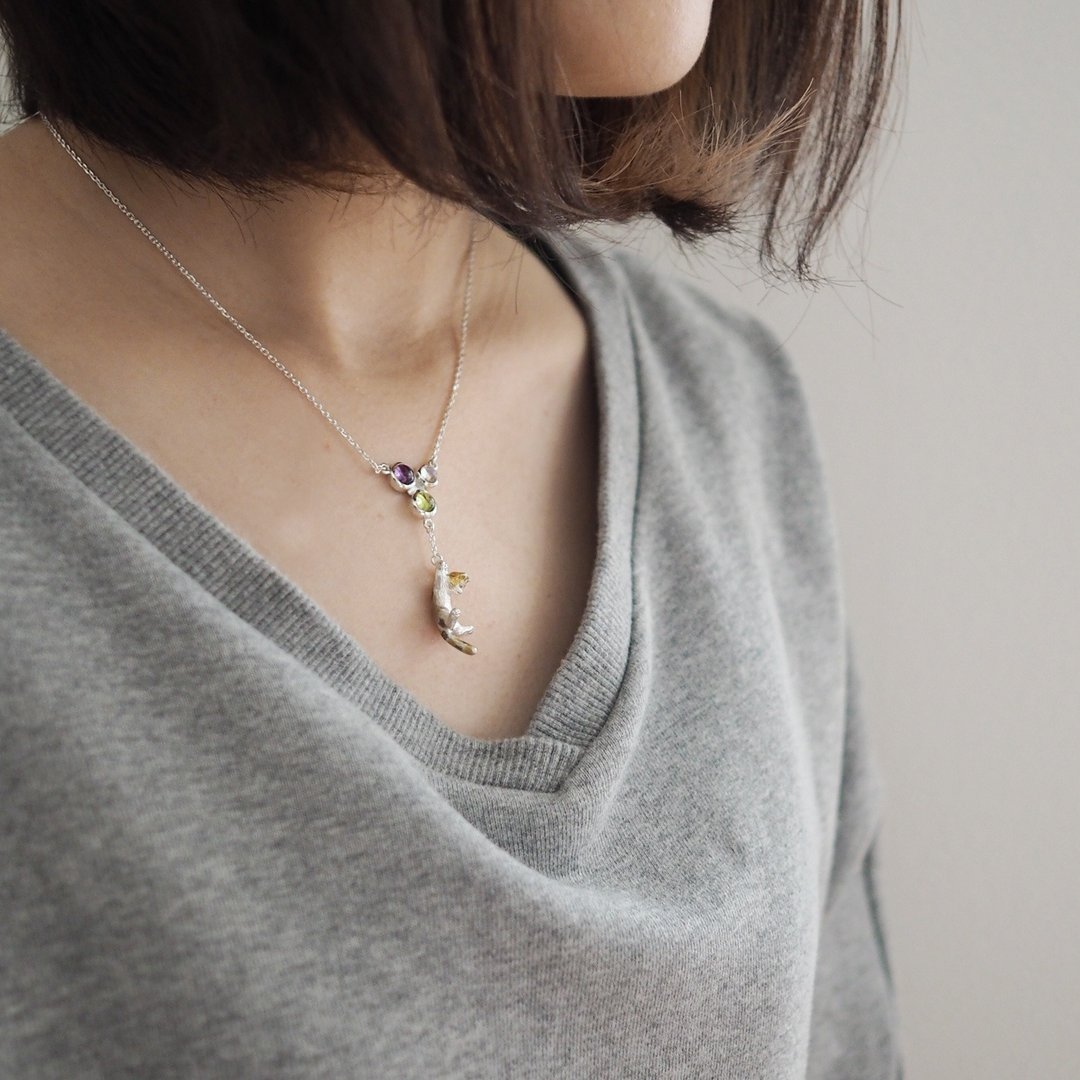 Calico cat pendant with a balloon Inca rose, peridot, moonstone - 项链 - 纯银 银色