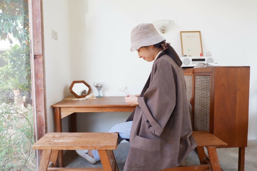 Handwoven cotton fabric kimono (ebonydyes brown- - 女装休闲/机能外套 - 棉 咖啡色
