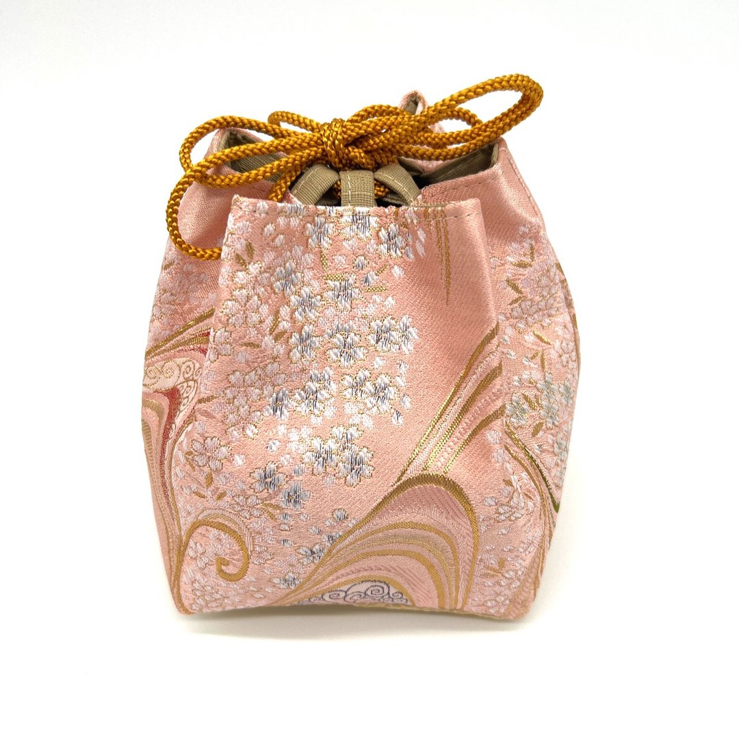 A stylish drawstring bag with a Japanese pattern made from Kyoto Nishijin fabric. - 其他 - 聚酯纤维 粉红色