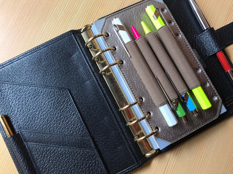 可与活页手帐一同携带的笔记本笔夹 - Pen4lder 笔夹 金色 - 笔筒/笔座 - 真皮 金色